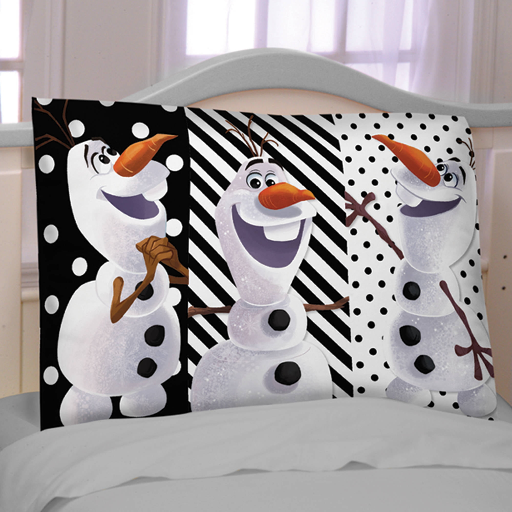 Disney Frozen Olaf Plaid Reversible Pillowcase 1 Each Walmart Com