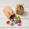 thumbnail image 4 of Paquete de 50 cajas de regalo de papel con forma de farol hexagonal, caja de embalaje de papel Kraft con cordón, envoltura de regalo de chocolate y caramelos para bodas, fiestas, Navidad, marrón, 4 of 5