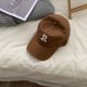thumbnail image 5 of Una cara de bordado de letras pequeña todo con una gorra para tapar el calor., 5 of 5