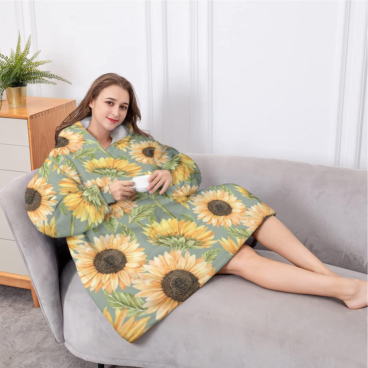 Oversized Wearable Blanket Hoodie,Green Sunflower Pattern Sherpa Blanket Hoodie with Super Pockets,Super Warm Fuzzy Pullover for Women & Men