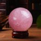 thumbnail image 3 of Bola natural de cristal curativo, esfera de bola curativa de cristal de cuarzo rosa real natural 40 mm con soporte de madera. Afortunado Sencillez, 3 of 3