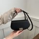 thumbnail image 3 of Bolso pequeño con textura de color sólido de moda coreana para mujer, primavera 2025, nuevo bolso de mensajero con todo incluido, bolso de sillín con temperamento, 3 of 5