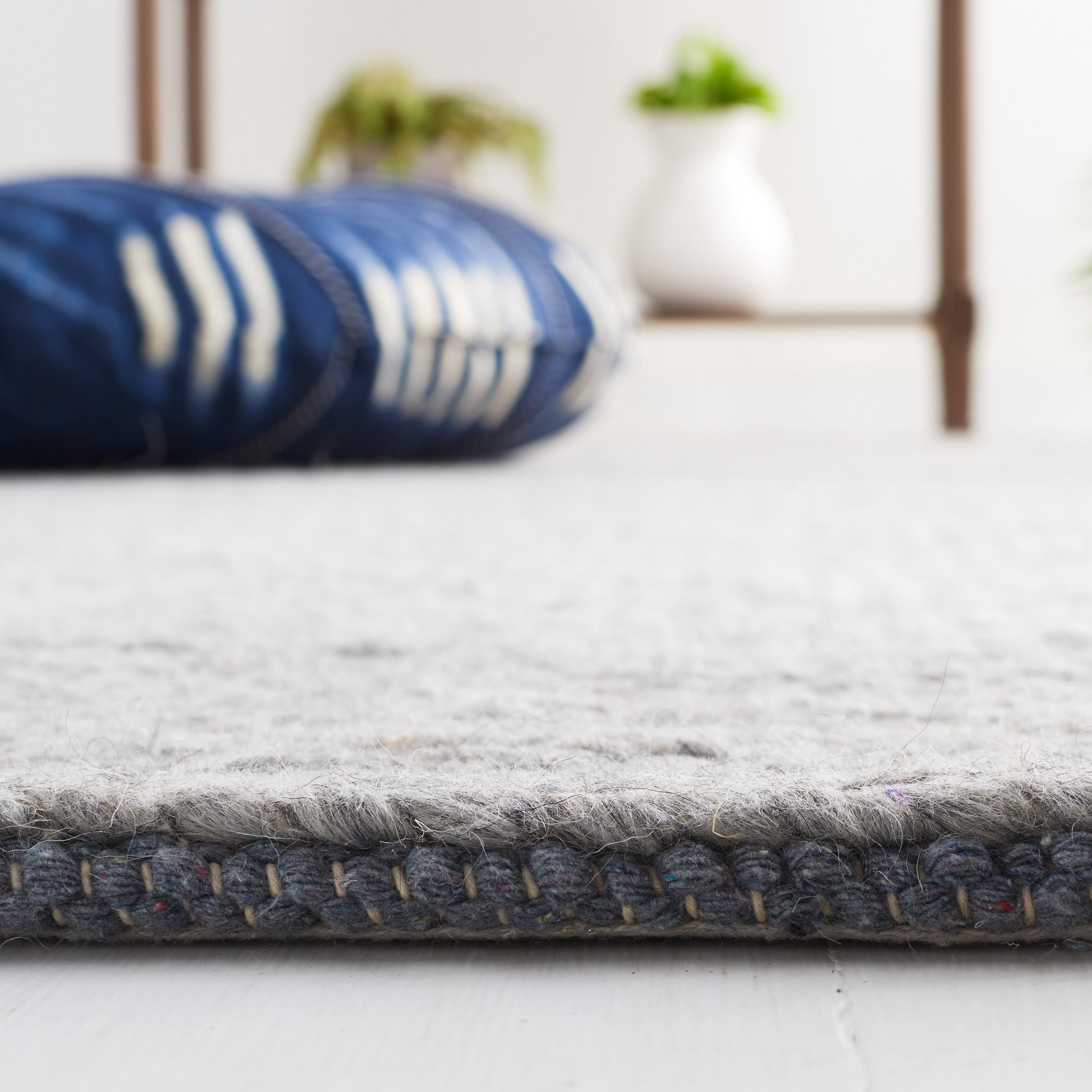 SAFAVIEH Natura Madrid Geometric Runner Rug, Steel, 2'3" x 12'