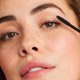 thumbnail image 2 of Jane Iredale Fijación de pestañas Longitud y definición Máscara en forma de tubo Fórmula de larga duración resistente a las manchas Levanta los rizos y separa Vegano Sin crueldad, 2 of 8