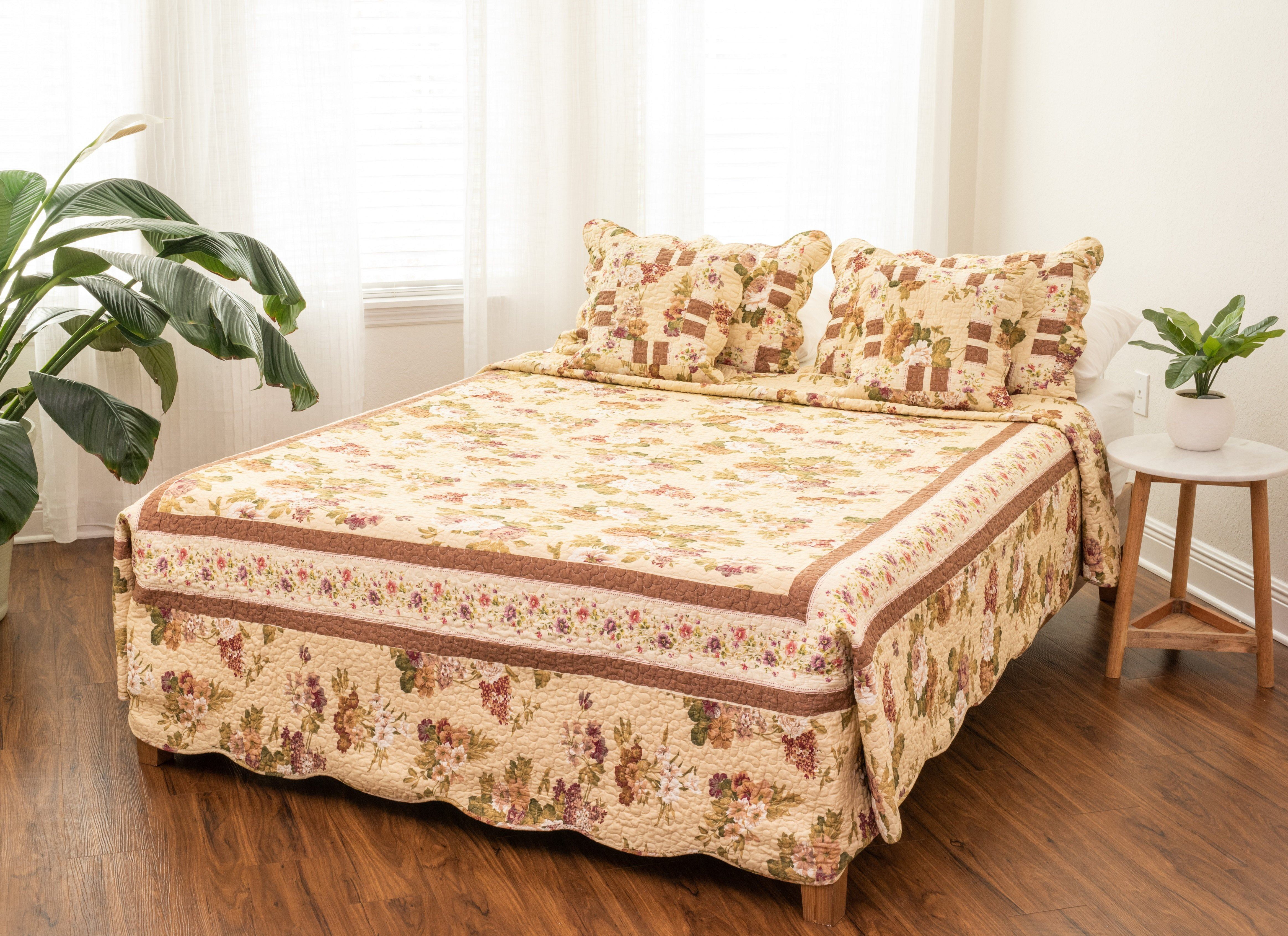 DaDa Bedding Elegant White Beige Cotton Floral Scalloped Quilted Bedspread Set 