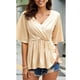thumbnail image 2 of Top de manga corta para mujer, jersey con dobladillo con volantes, Top cruzado con cuello en V, camisa metálica, blusa con cintura elástica, color caqui S, 2 of 6