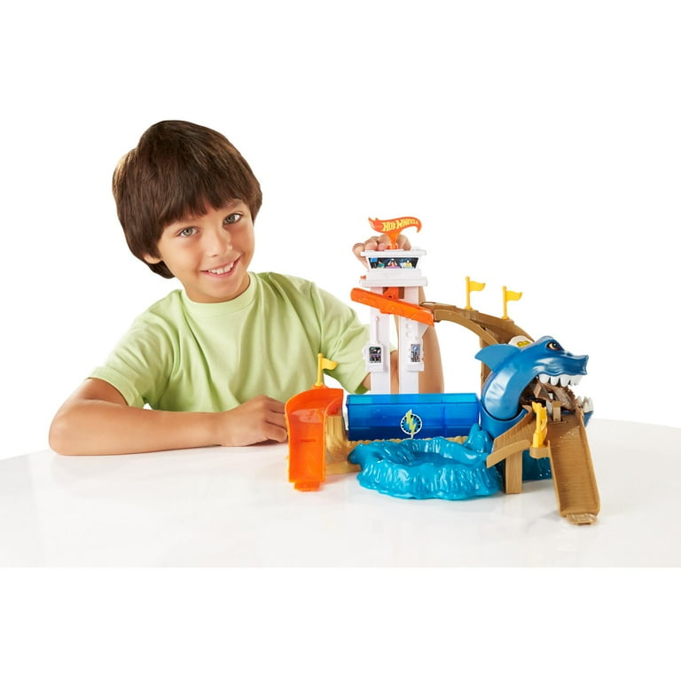 Hot Wheels Color Shifters Sharkport Showdown Play Set with