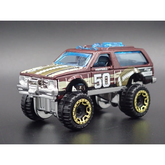 Open Box 1982-1994 CHEVY CHEVROLET BLAZER 4X4 BROWN 1:64 SCALE DIORAMA DIECAST MODEL CAR