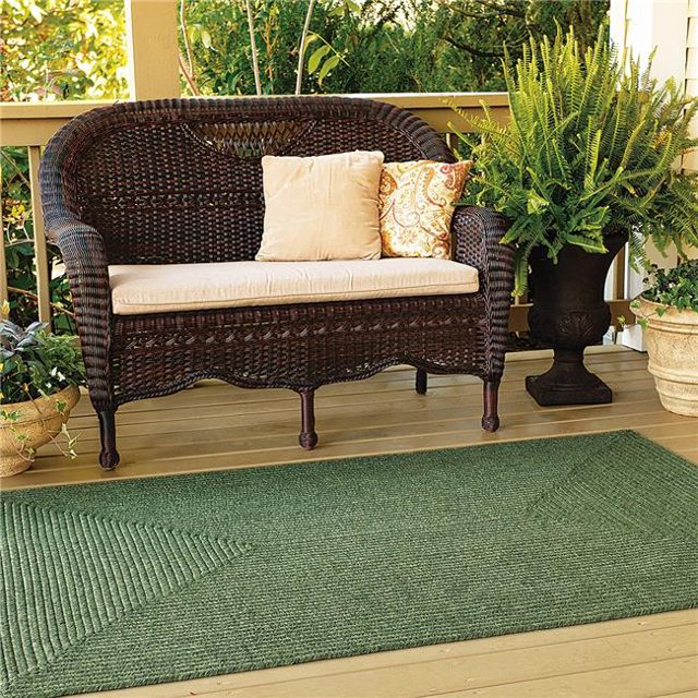 Homespice Decor 307705 2.5 x 6 ft. Fern Ultra Durable Oval Braided Rug - Fern Green