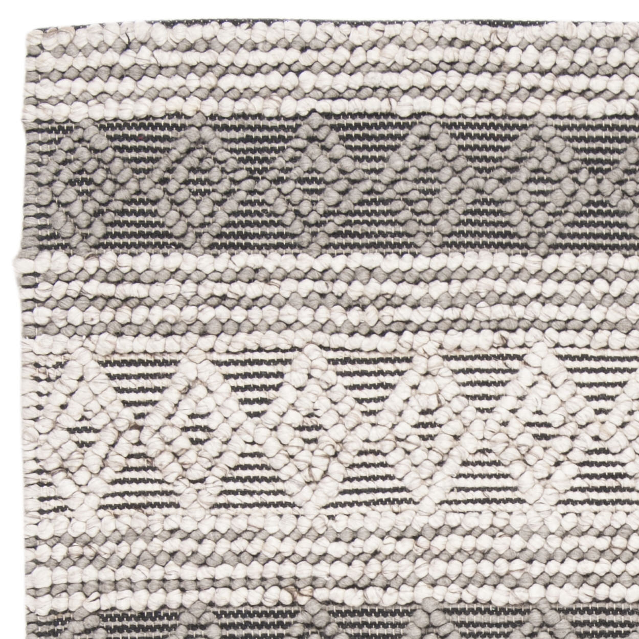 SAFAVIEH Natura Cillian Braided Diamonds Area Rug, Silver, 6' x 6' Square