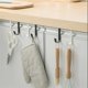 thumbnail image 2 of Gancho de acero inoxidable en forma de S detrás de la puerta del armario de la cocina, organizador de llaves con orificios multiusos gratis para la puerta del baño, 2 of 5
