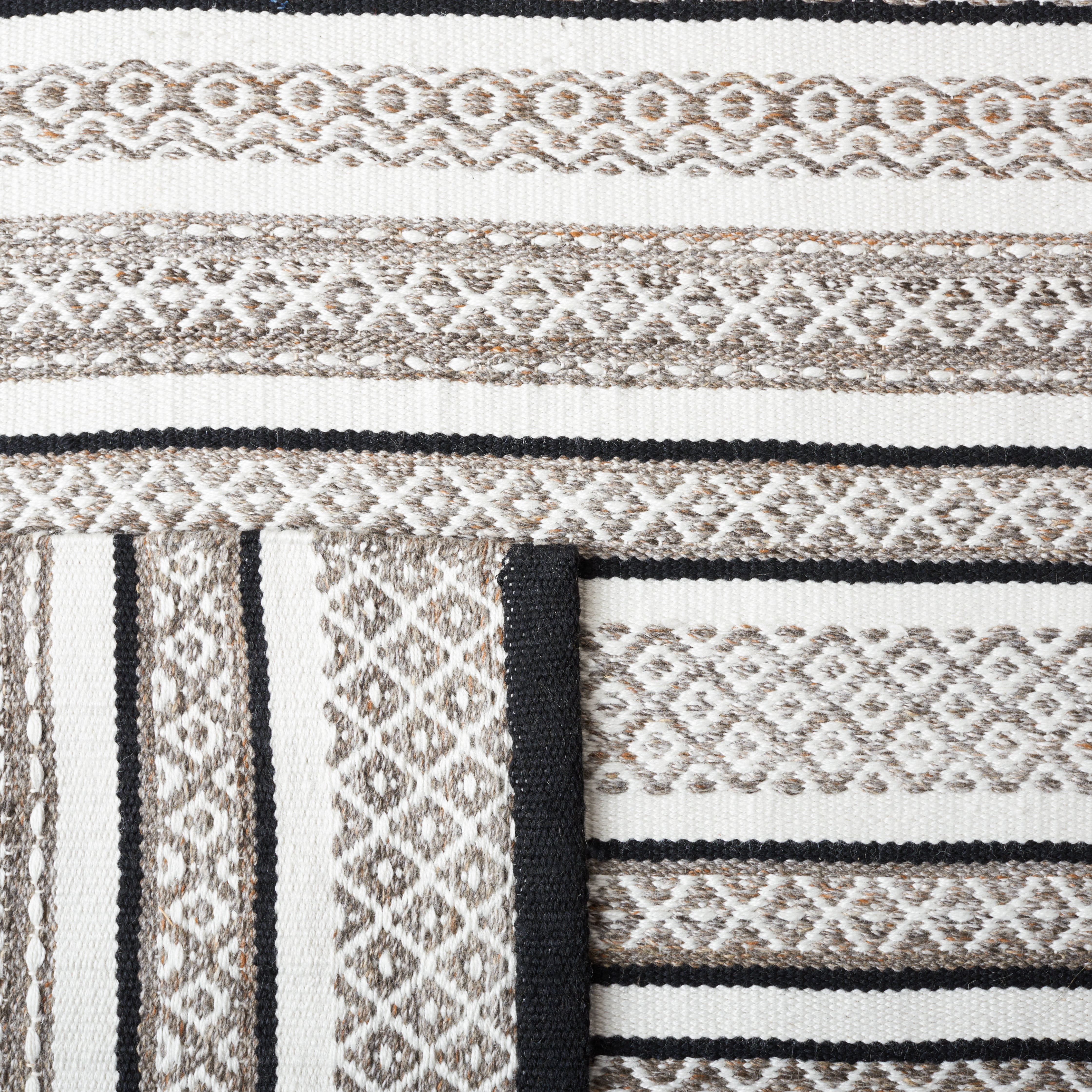 SAFAVIEH Striped Kilim Zoja Striped Polyester Area Rug, Black/Ivory, 5' x 8'