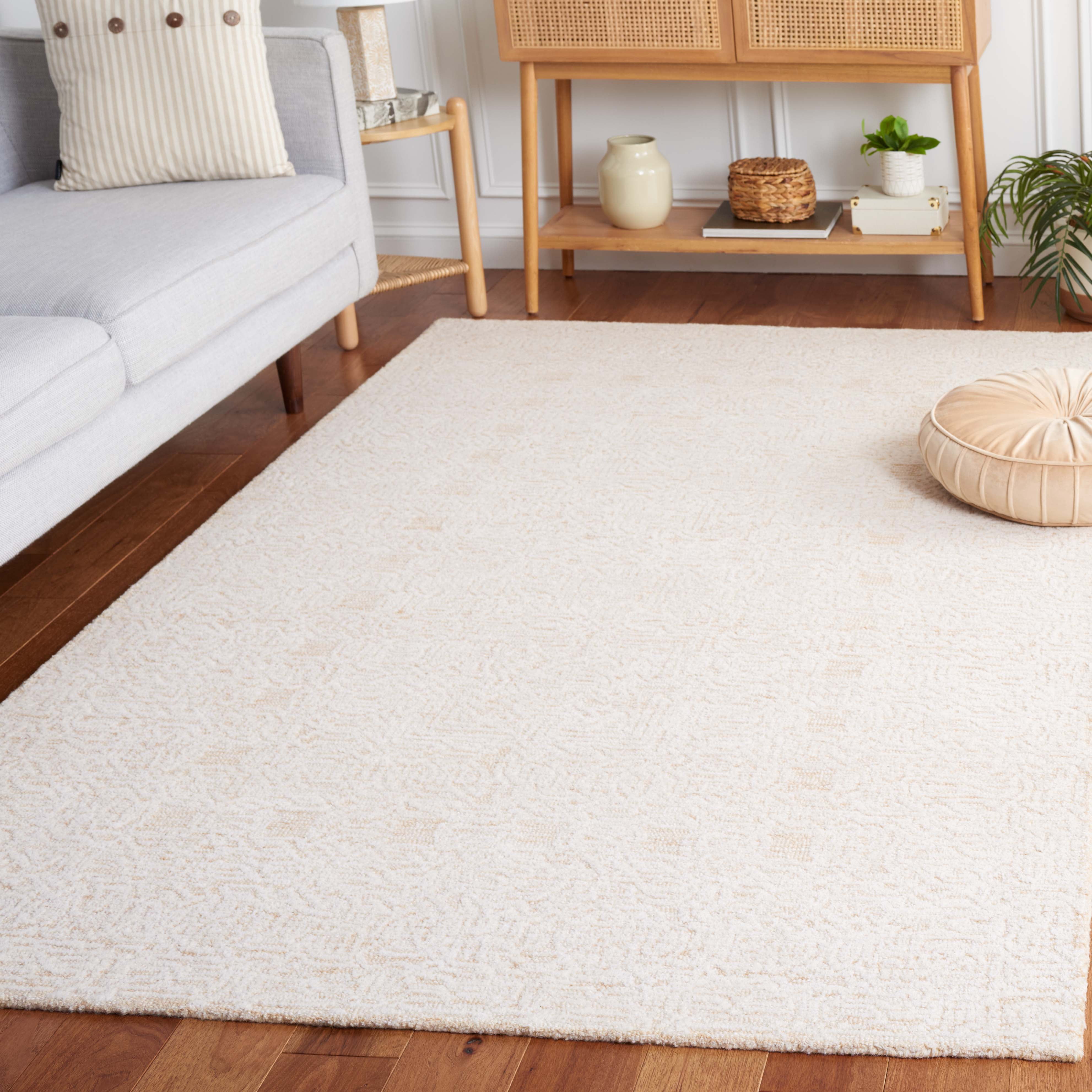 SAFAVIEH Ebony Abner Classic Area Rug, Gold/Ivory, 6' x 6' Square