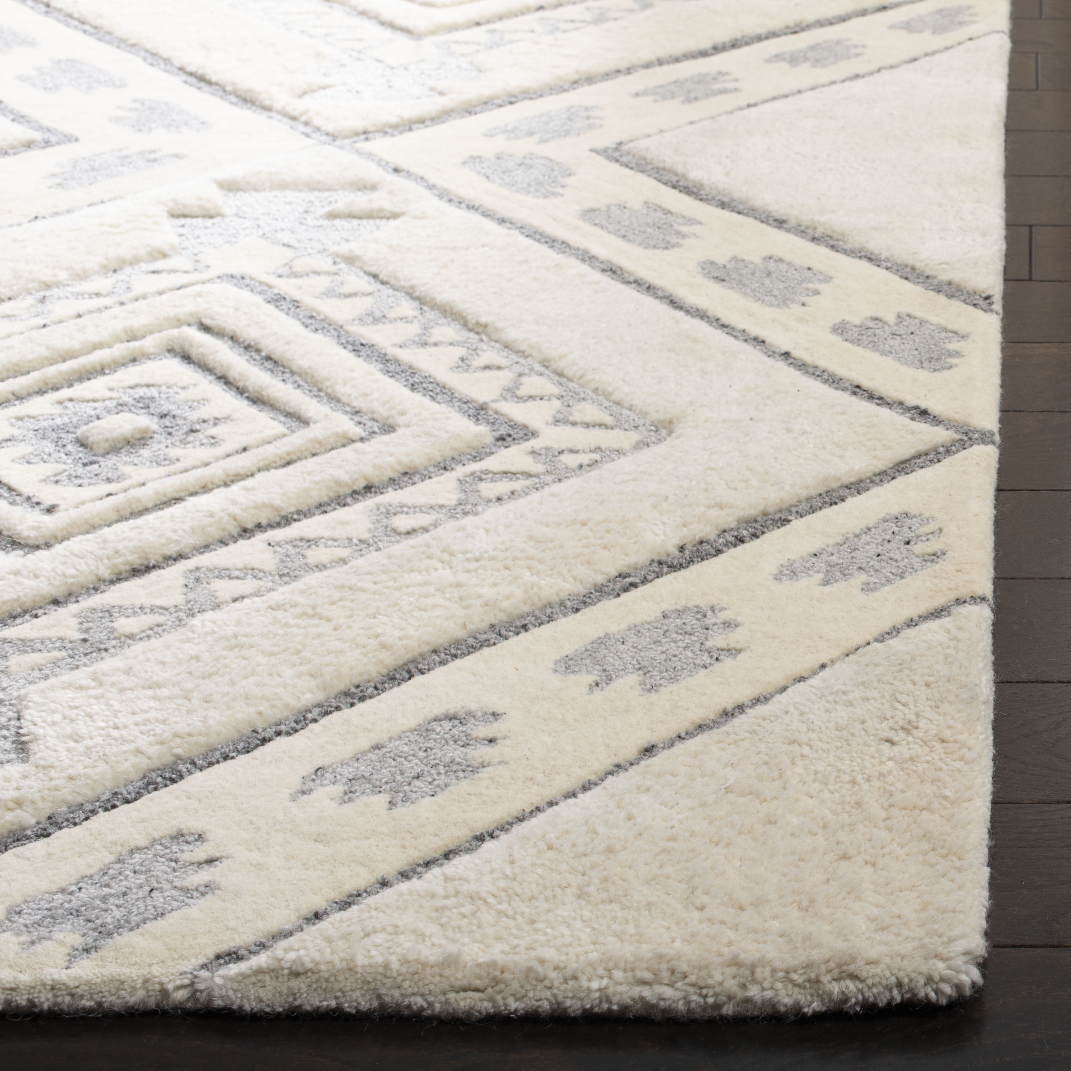 SAFAVIEH Casablanca Crispin Geometric Shag Runner Rug, Ivory/Grey, 2'3" x 10'