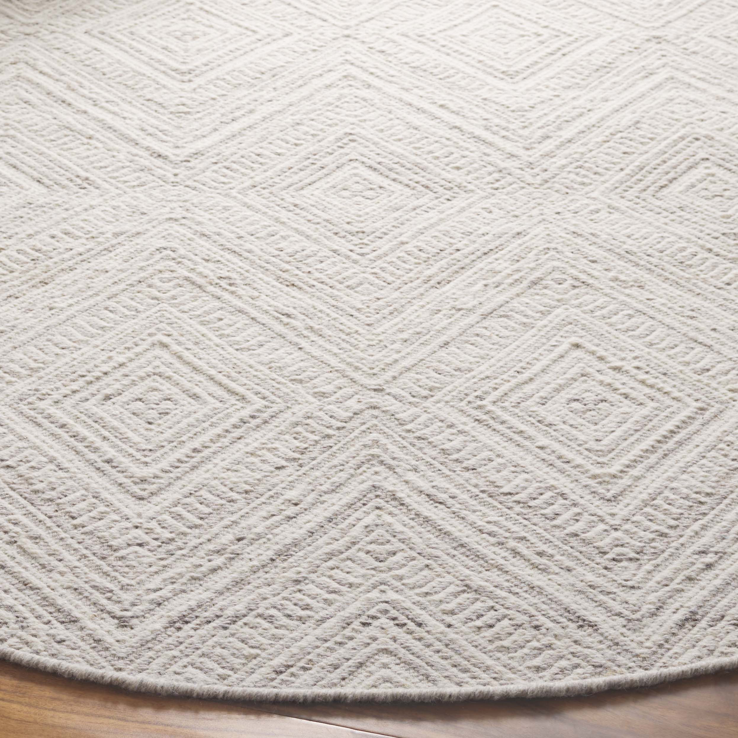 Safavieh Kilim Shannon Diamond Area Rug, Beige/Ivory, 6' x 6' Round