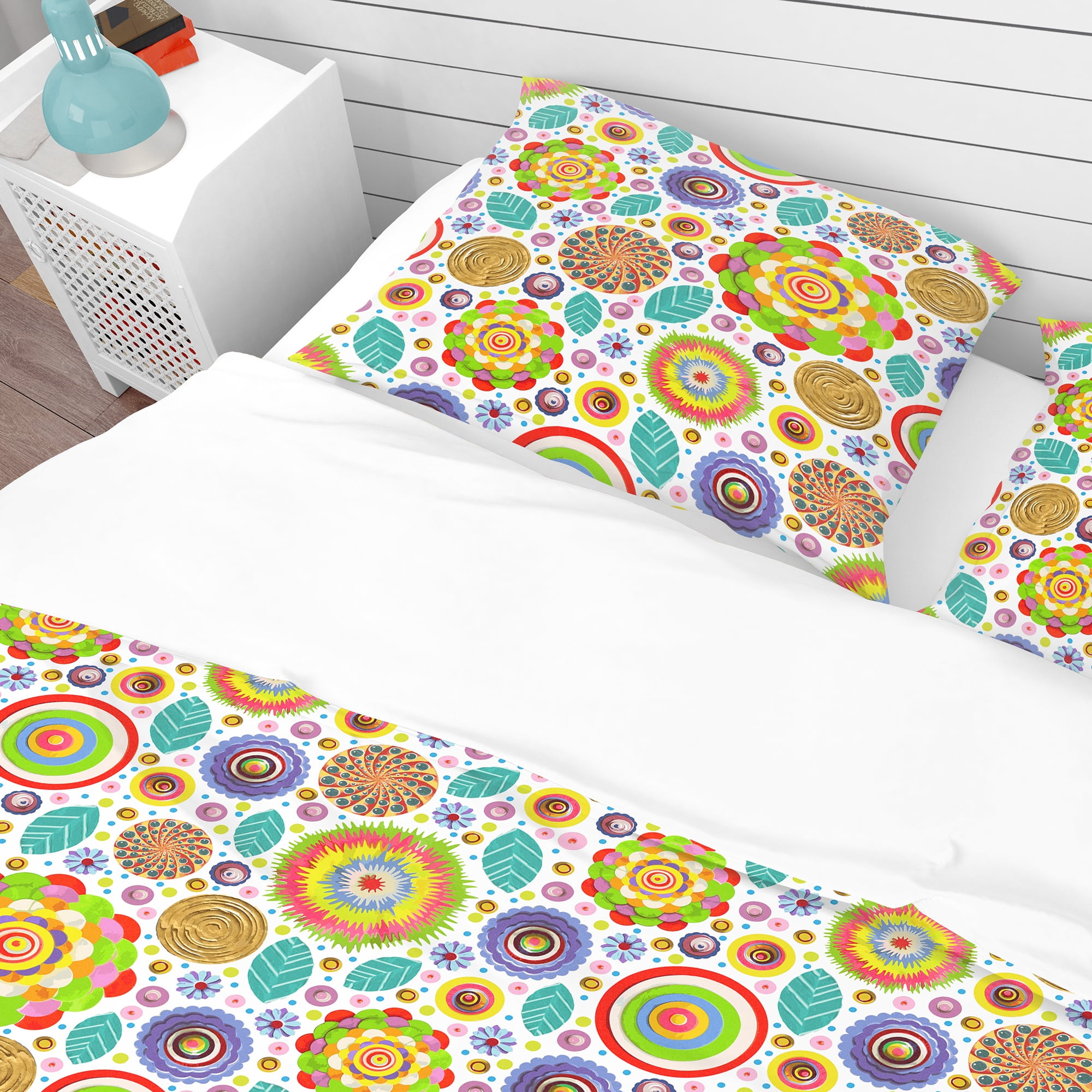 Designart 'Fashionable Flowers Pattern' Bohemian & Eclectic Duvet Cover Set
