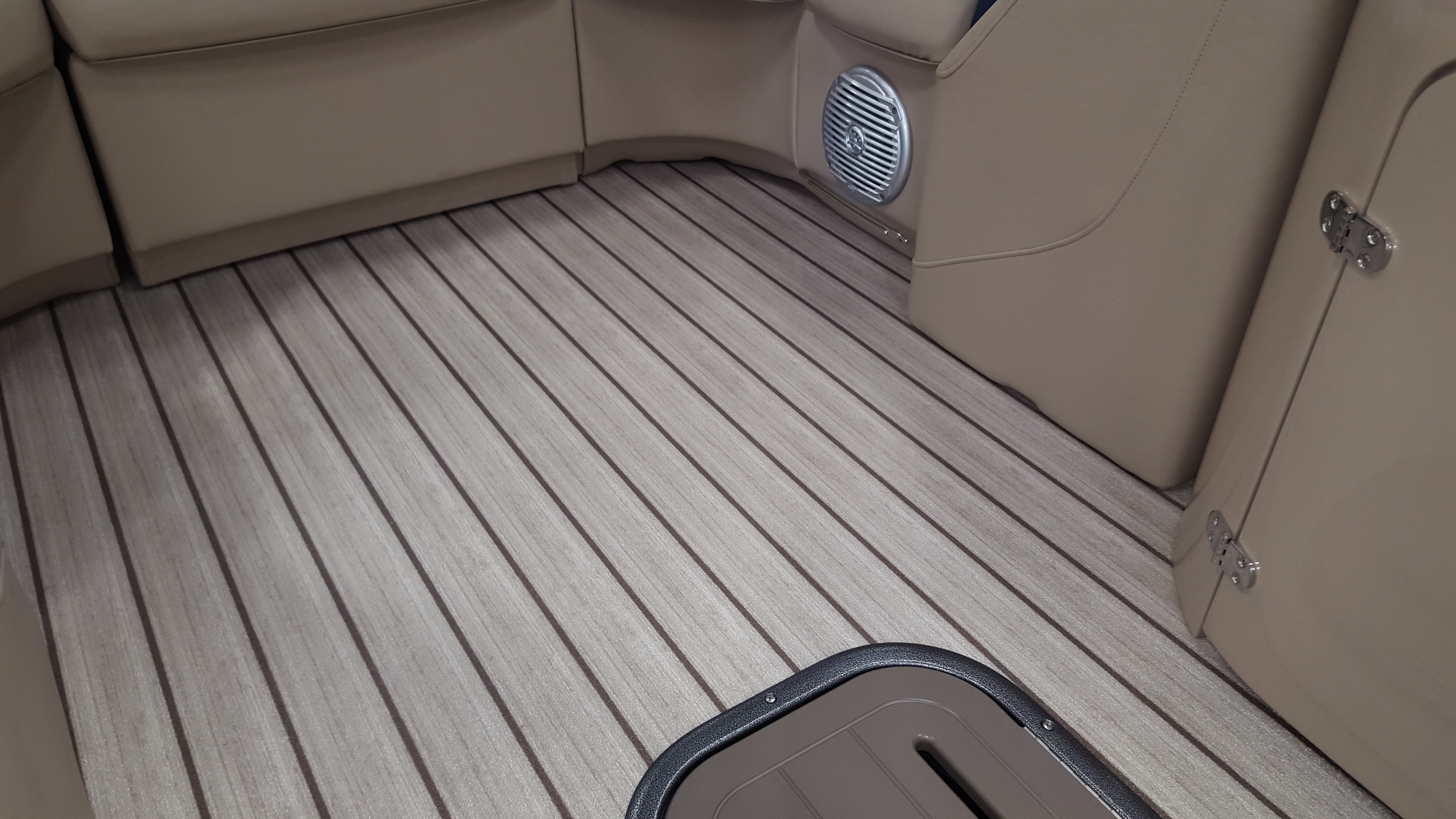 G-Floor Outdoor & Marine Vinyl Boat Flooring - 8.5' x 15' - Almond Teak & Dark Holly