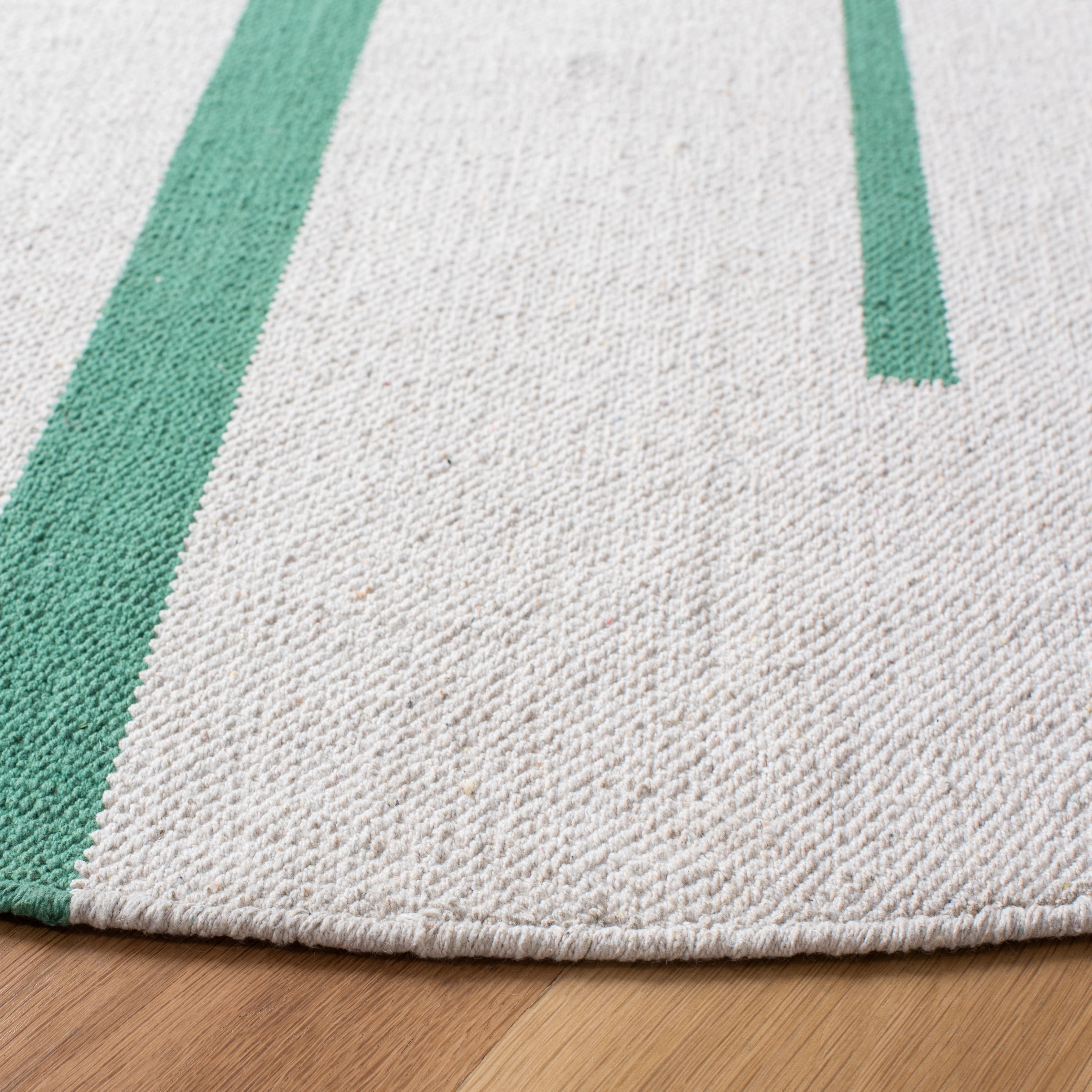 SAFAVIEH Montauk Oswald Geometric Striped Cotton Area Rug, Ivory/Dark Green, 6' x 6' Round