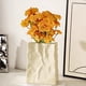 thumbnail image 1 of Flores de manzanilla artificial - paquete de 6 ramas, blanco amarillo azul, decoración plástica para el hogar, 1 of 6