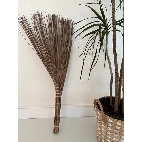 Vietnamese Natural Straw Broom/Handmade Coconut Leaf Broom for Outdoor, Patio, Driveway, Garden