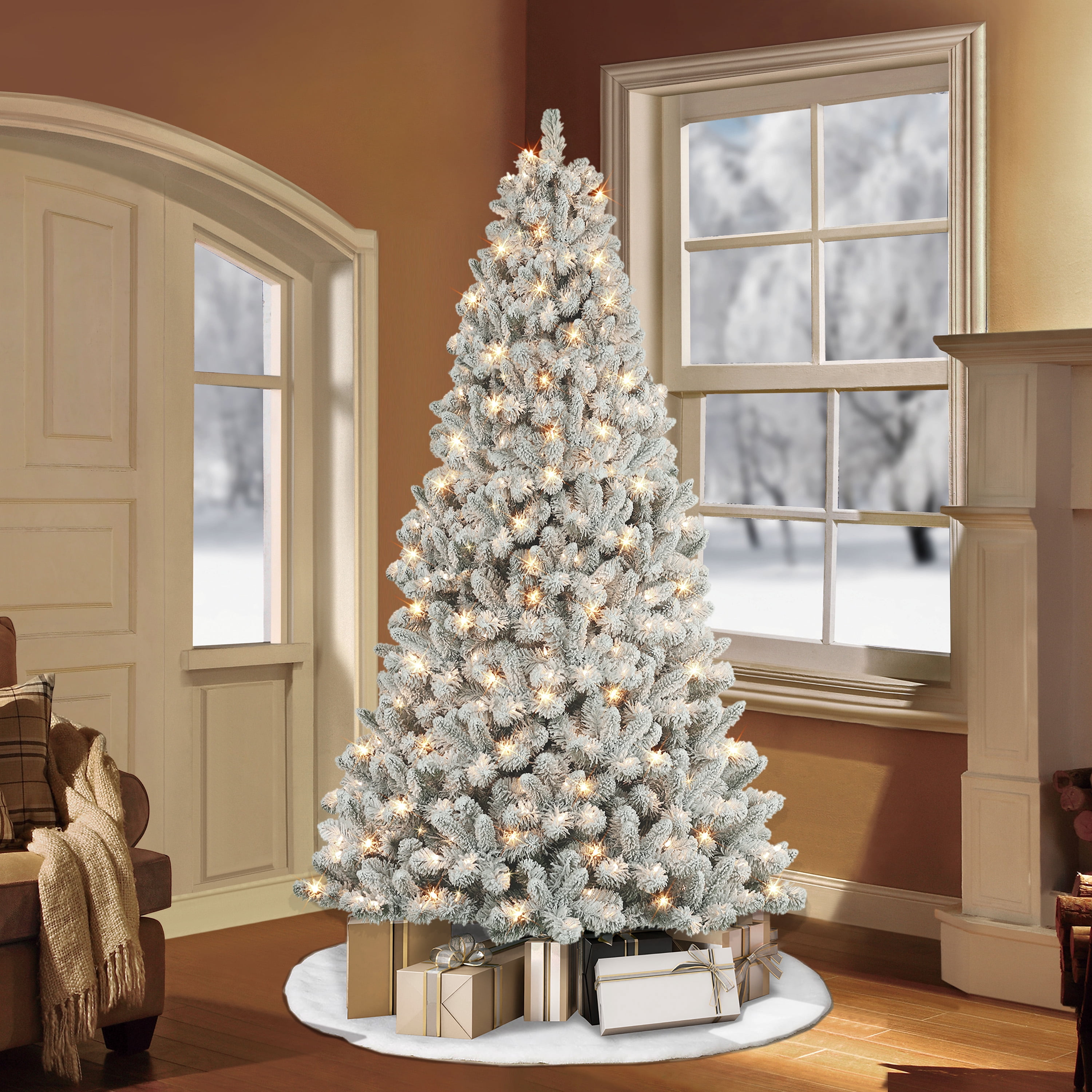 6 ft Pre-lit Flocked Virginia Pine Tree 659 Tips 250 UL Clear Incandescent Lights