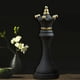 thumbnail image 5 of Estatua de piezas de ajedrez retro con pintura dorada para decoración de interiores de mesa, color negro. Pequeña, 5 of 7