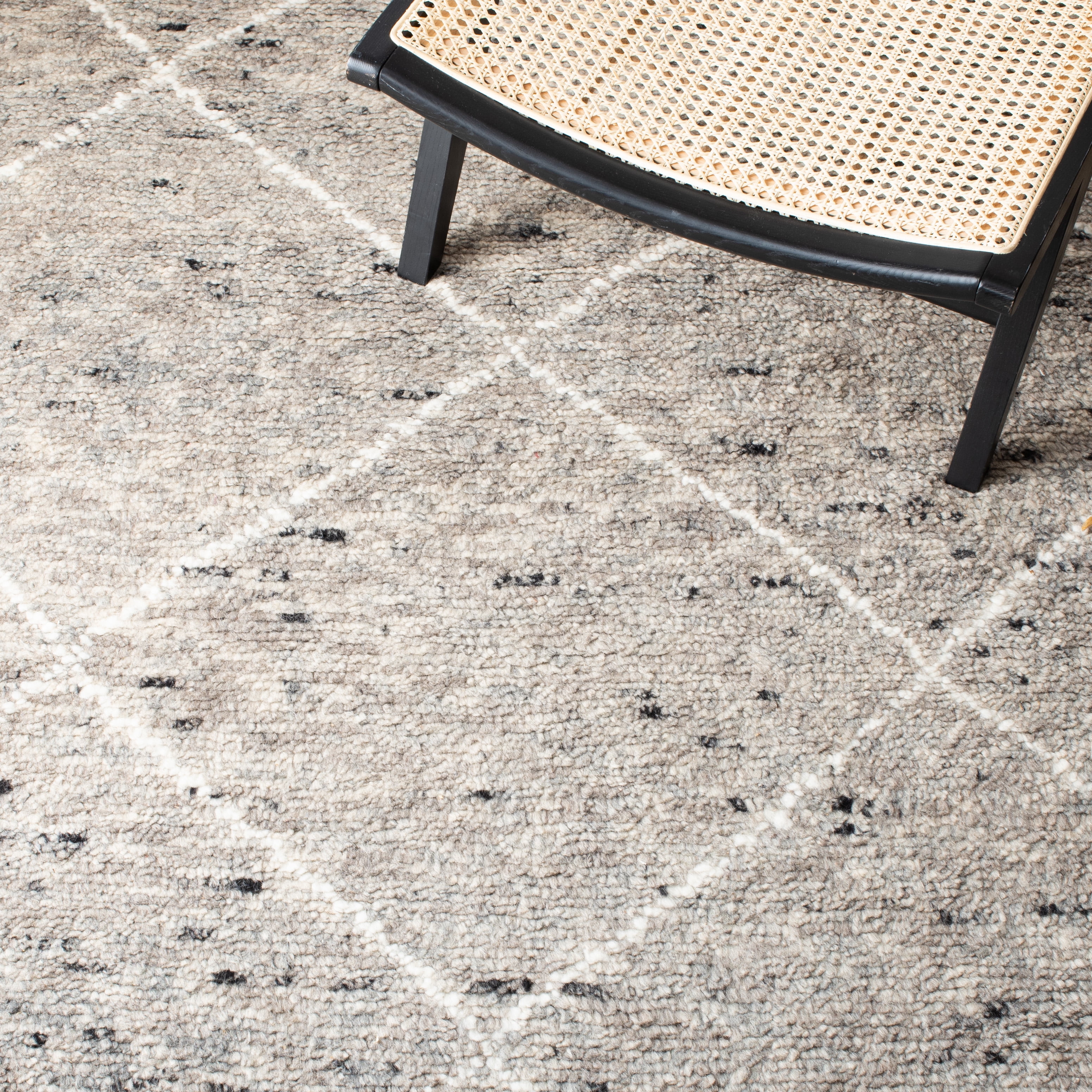 SAFAVIEH Casablanca Astrid Geometric Wool Runner Rug, Grey/Ivory, 2'3" x 8'