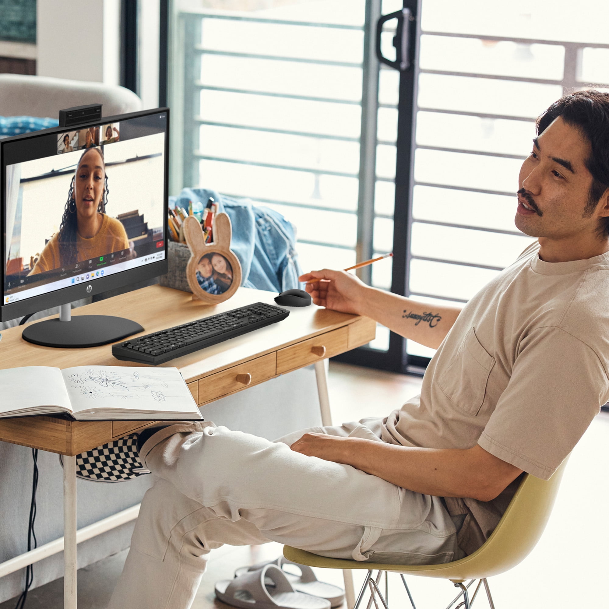 Open Box HP 21.45 inch All-in-One Desktop FHD Display Intel Pentium 8G/128SSD Windows 11 Home in S Mode Jet Black