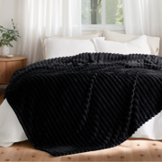 U by Bedsure Black Fleece Queen Blanket for Couch - Super Soft Cozy Blankets for Women, Girls, 90x90 inches
