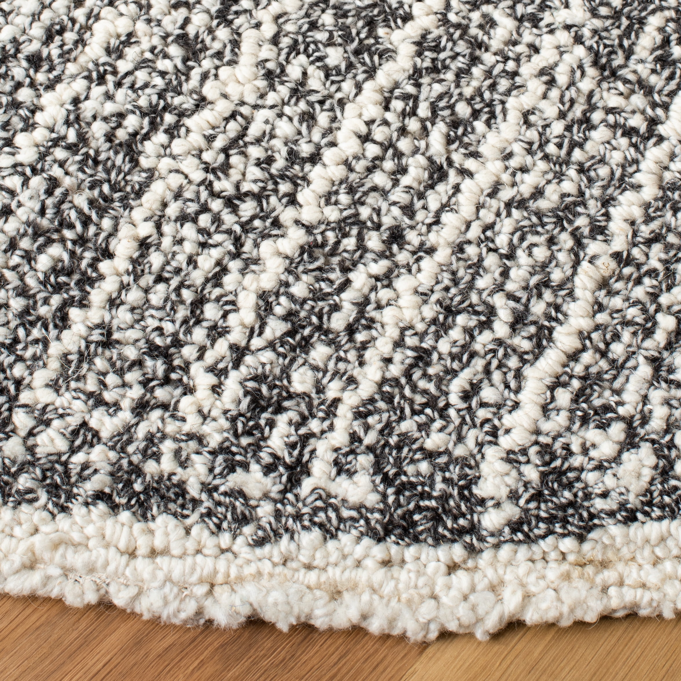 SAFAVIEH Abstract Dani Striped Area Rug, Ivory/Black, 6' x 6' Round
