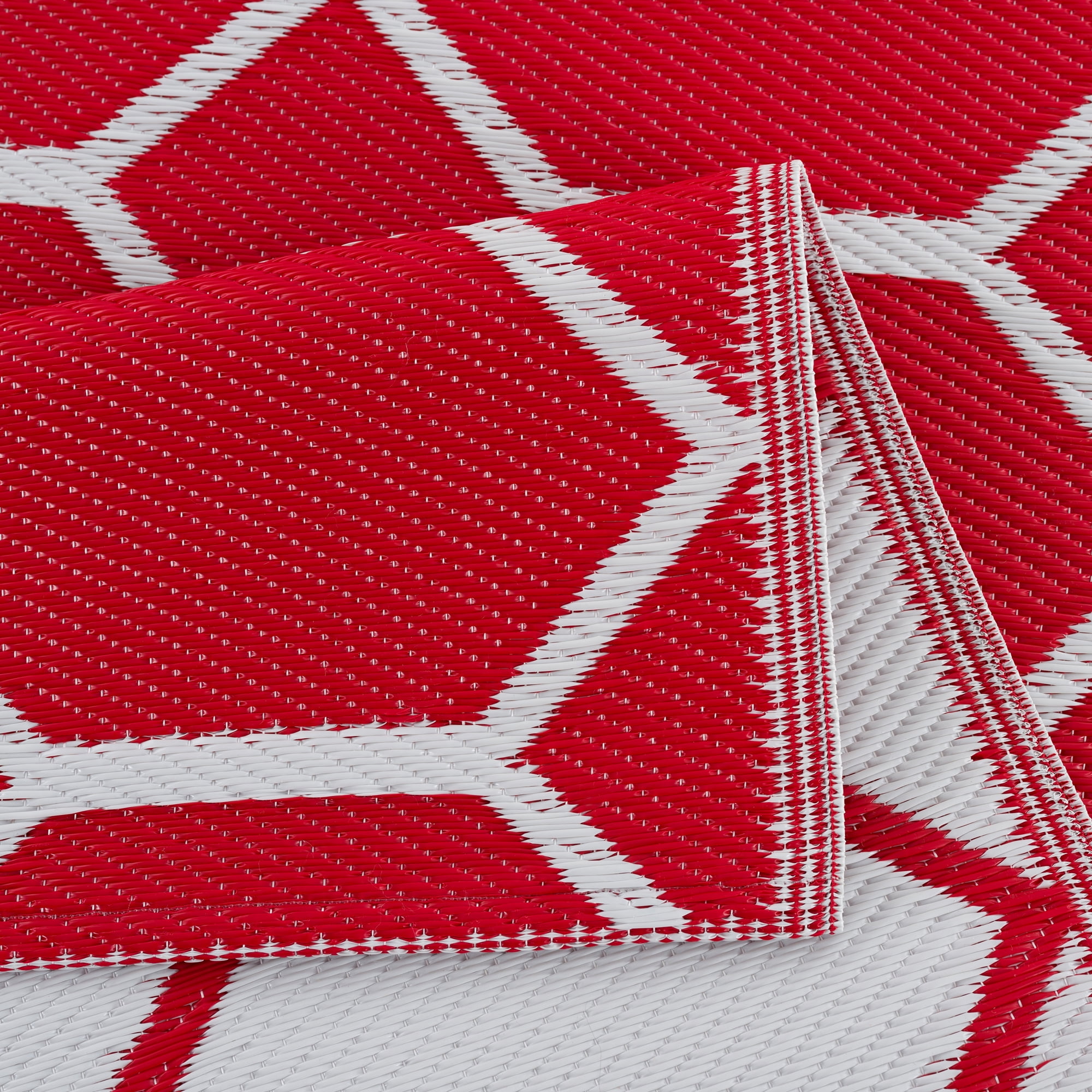 Playa Rug Reversible Indoor/Outdoor 100% Recycled Plastic Floor Mat/Rug - Weather, Water, Stain, Fade and UV Resistant - Miami- Red & White (4'x6')