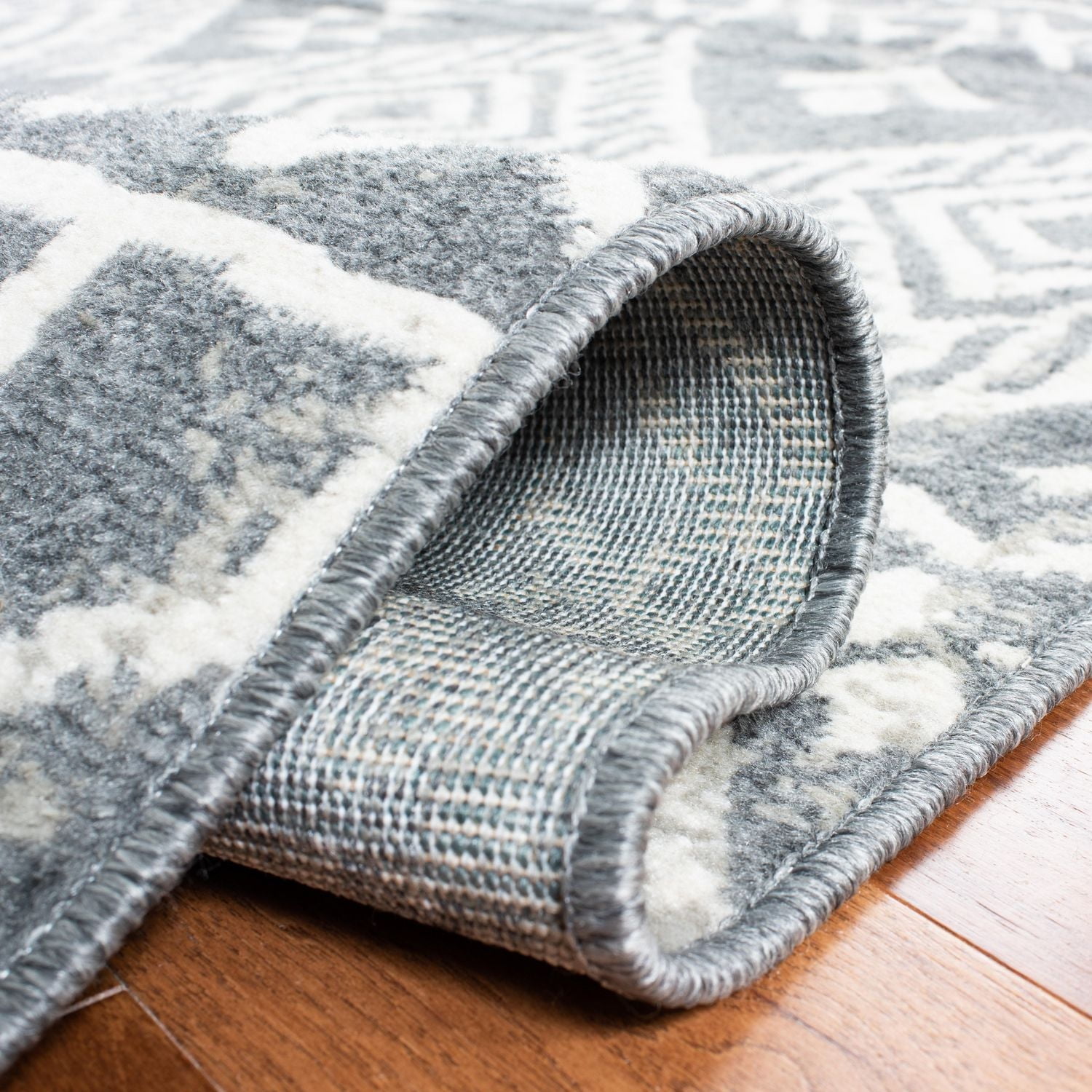 Safavieh Pyramid Henrietta Geometric Area Rug