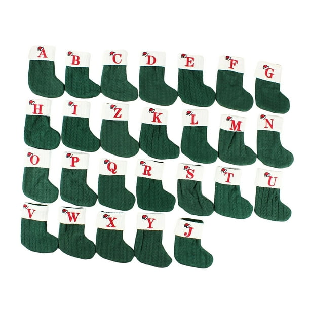 26 adornos navideños de calcetín con iniciales para árbol de Navidad, colgantes para envolver regalos verde