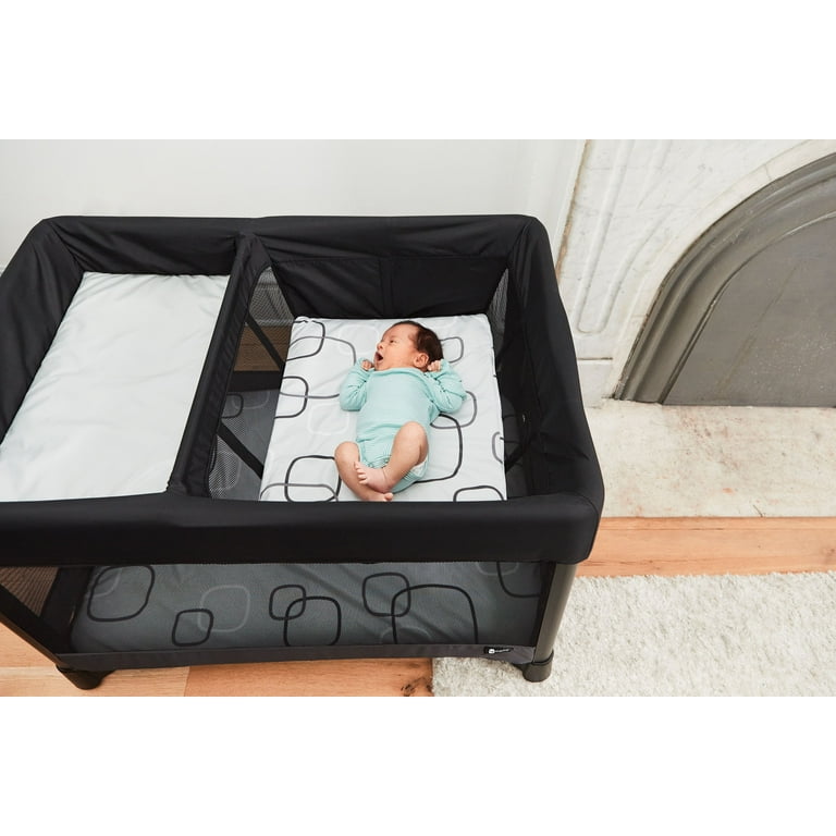 4moms Breeze Playard Waterproof Machine Washable Bassinet Sheets Silver and White Unisex