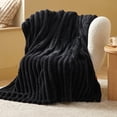 thumbnail image 1 of Manta Bedsure, forro polar de franela negra, 130 x 150 cm, 1 of 7