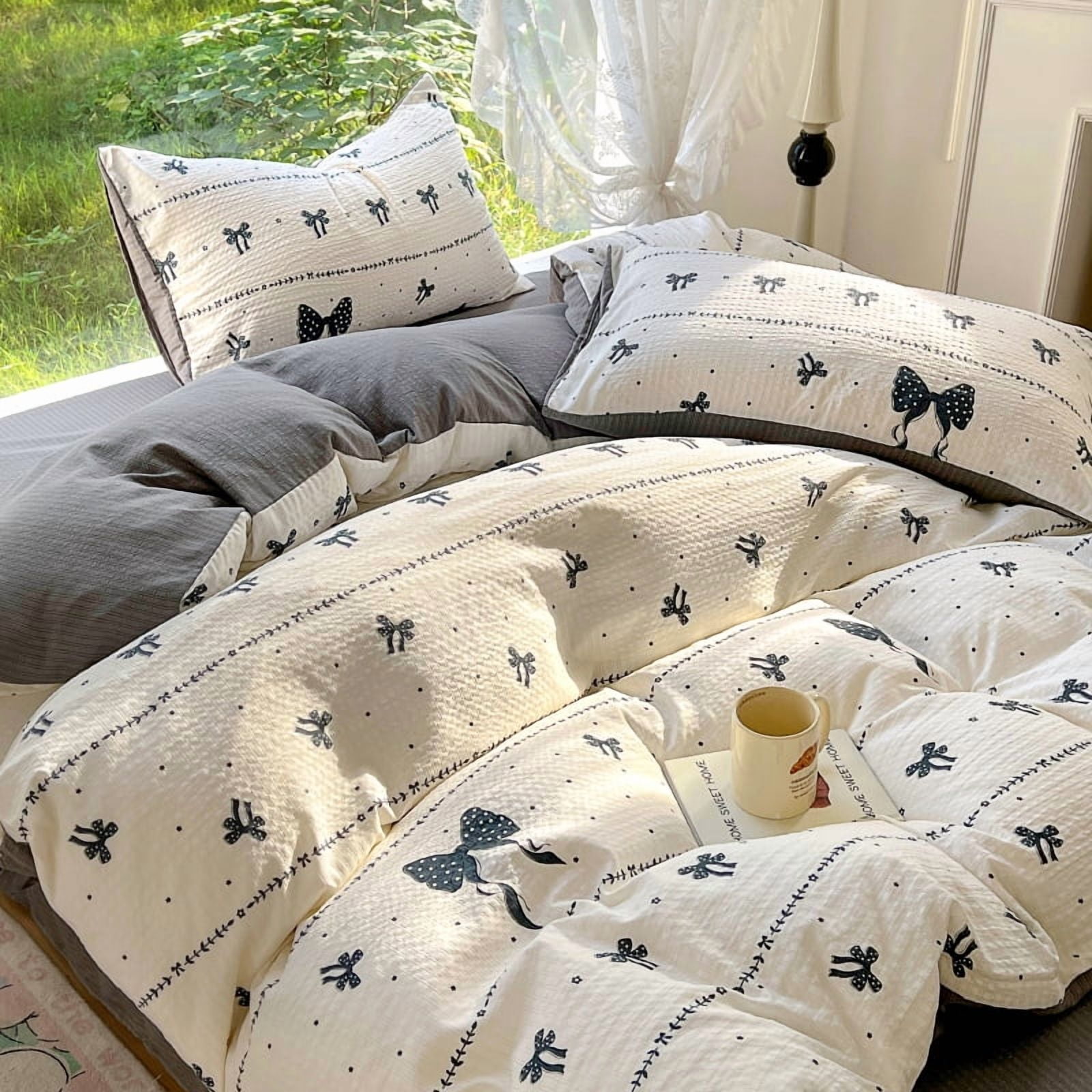 JOLUSERE 2 Pieces Reversible Duvet Cover Twin Set White with Black Bows Flowers