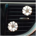 thumbnail image 1 of Paquete de 2 accesorios para coche con diseño de margaritas y flores, bonitos ambientadores para coche, clips de ventilación de aire con diamantes brillantes, decoración interior para coche, regalo (blanco) BANYUO Electrónica, 1 of 6