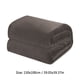 thumbnail image 5 of Manta de franela de color liso | Manta polar de poliéster en color café, gris oscuro y blanco | Funda de terciopelo suave, cálida y acogedora | Ideal para la siesta en el sofá cama | Fácil de, 5 of 7
