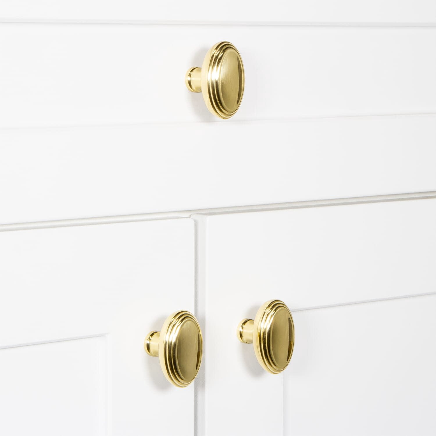 Grandeur 853625 Anneau 1-3/4" Solid Brass Classic Flat Oval Cabinet Knob - Brass