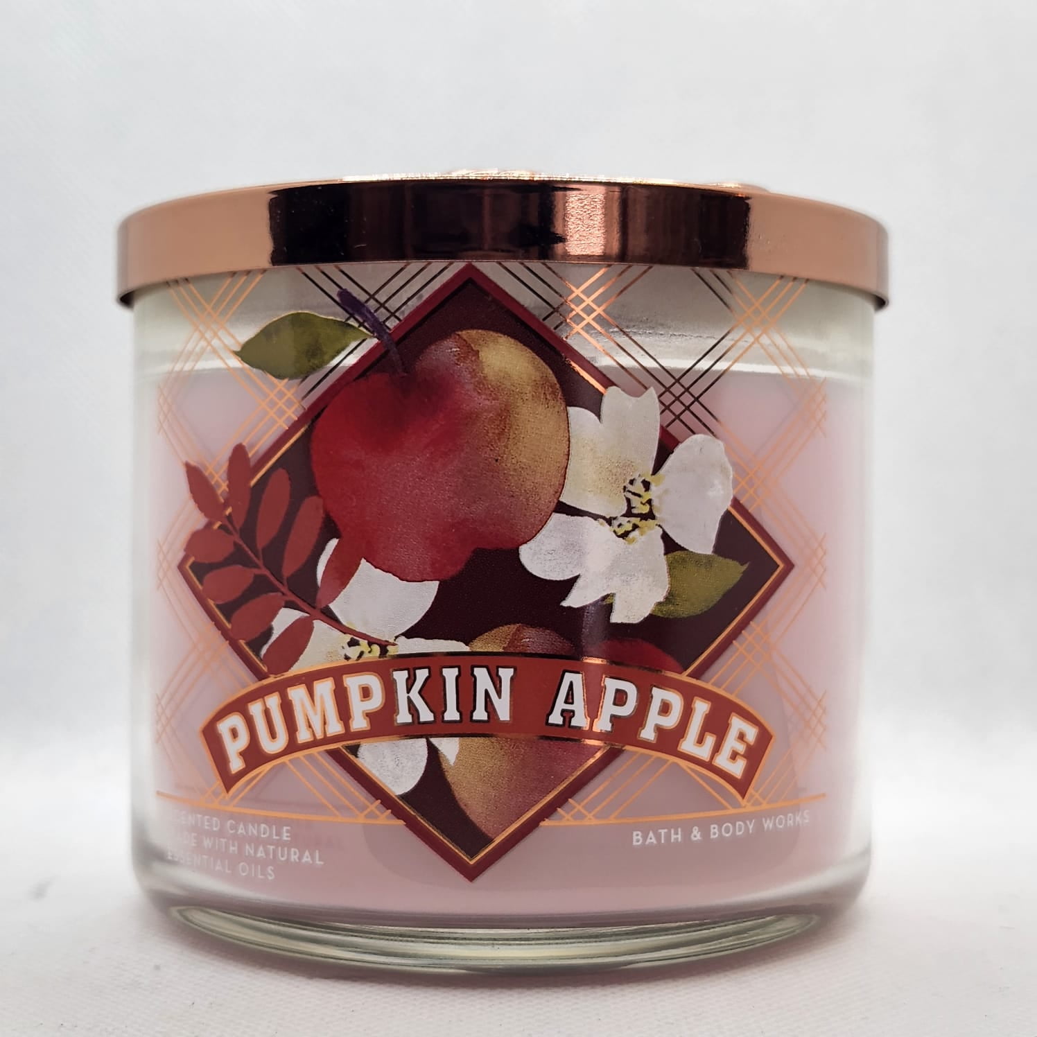 Bath Body Works, White Barn 3Wick Candle w/Essential Oils 14.5 oz 2022 Autumn Scents