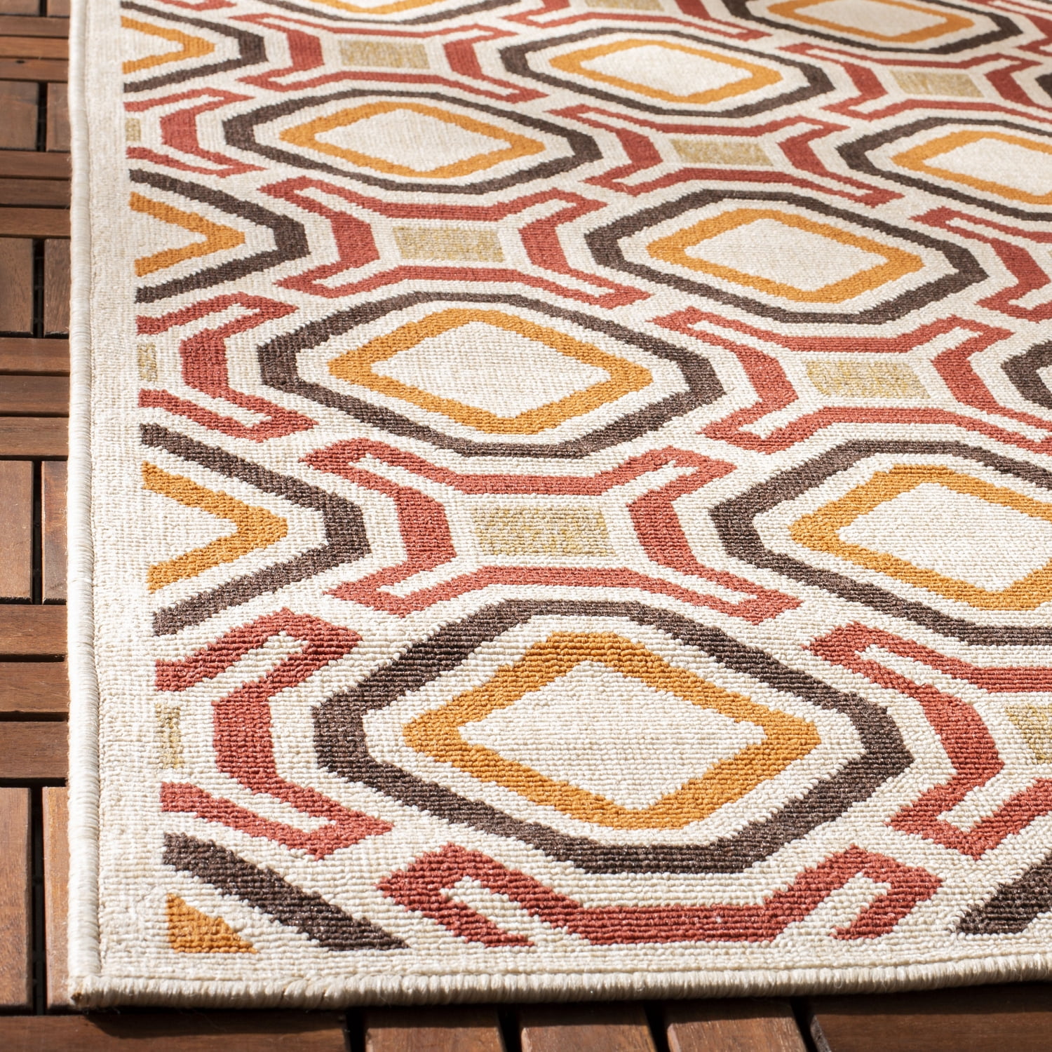 SAFAVIEH Veranda Jantar Geometric Indoor/Outdoor Area Rug, 5'3" x 7'7", Cream/Red