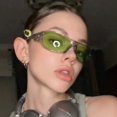 thumbnail image 3 of Nuevas gafas de sol Punk Y2K para mujer, gafas de sol cuadradas envolventes de marca de lujo, gafas de sol de los años 2000, gafas UV400 de diseñador para mujer, 3 of 5