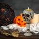 thumbnail image 1 of Portavelas Calavera Candelabro Accesorios de Halloween Artesanías de resina Mini cabeza de calavera para el hogar Blanco, 1 of 5