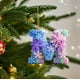 thumbnail image 4 of Colgante de árbol de Navidad con copo de nieve de acrílico | Adorno navideño 2D para mochila, espejo retrovisor del coche y decoración del hogar | Accesorio de decoración festiva, 4 of 6