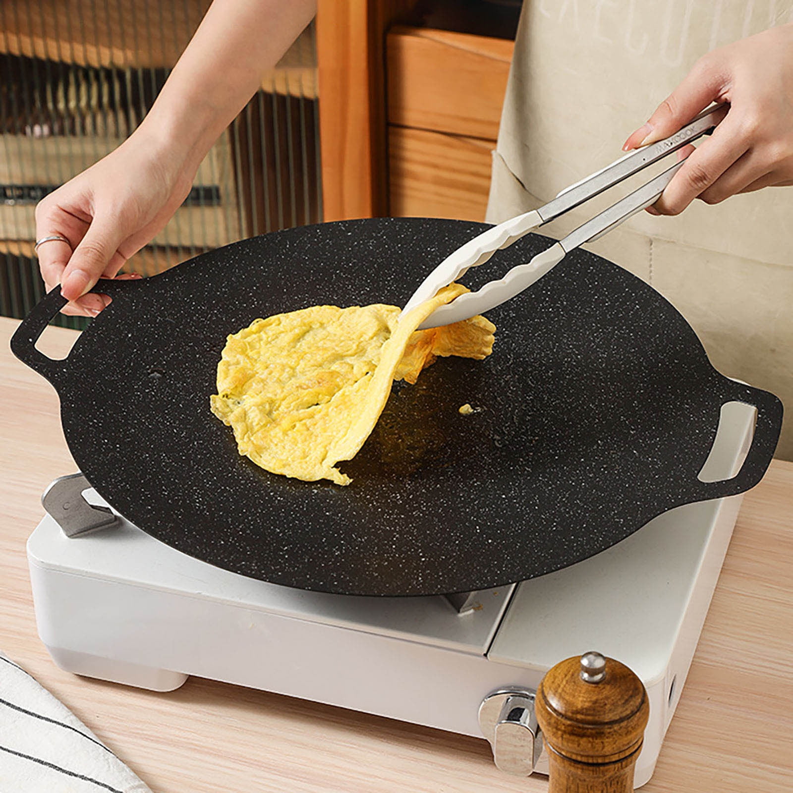 Non-Stick Round Cast Iron Grill Pan – Korean BBQ Griddle for Indoor/Outdoor Cooking, Baking & Camping, Heavy-Duty & Multi-Functional