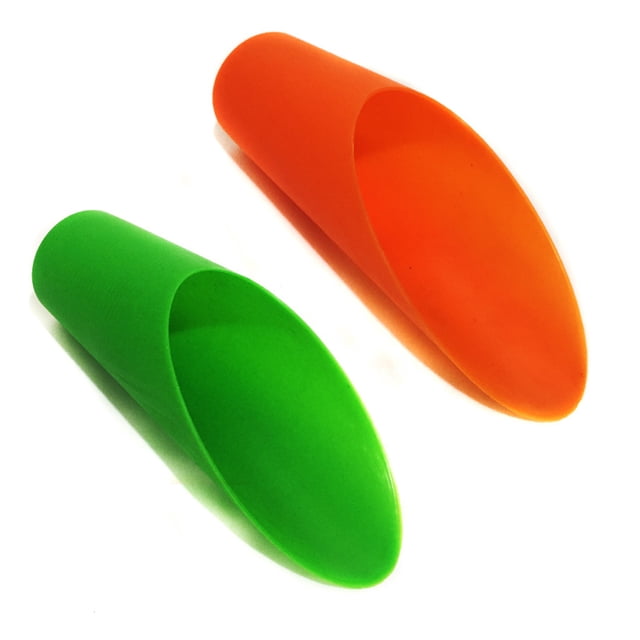 Herramientas de siembra especiales para palear tierra con cubo de plástico y pala.