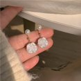 thumbnail image 1 of Pendientes de flores de perlas francesas con diseño de nicho bajo la luna, bonitos pendientes retro con aguja plateada para mujer, construcción duradera, 1 of 5