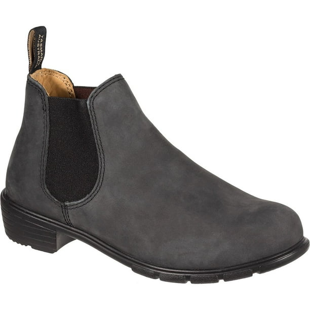blundstone and shorts