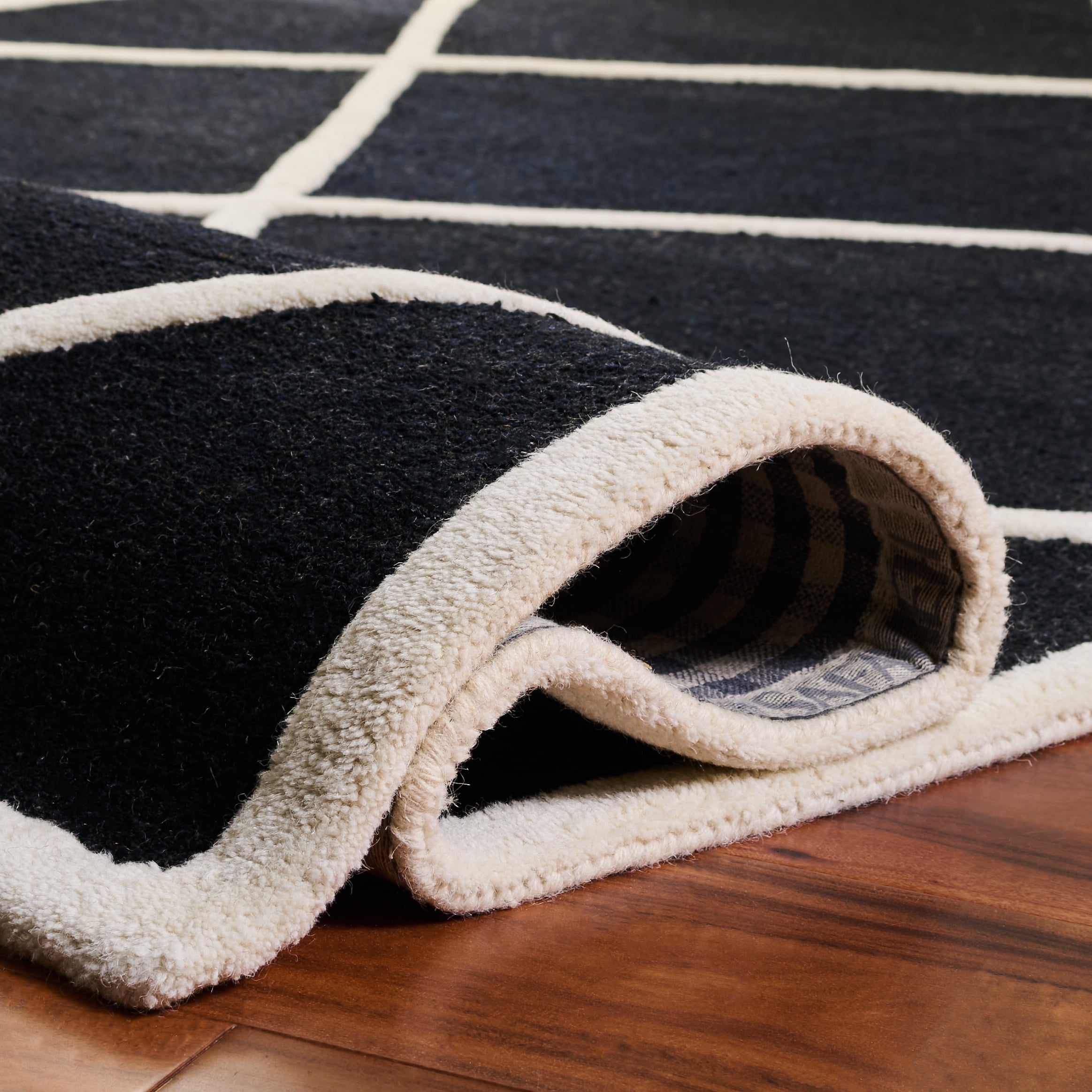 SAFAVIEH Cambridge Kennedy Geometric Wool Area Rug, Black/Ivory, 4' x 6'
