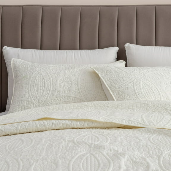 Great Bay Home Pinsonic Medallion Reversible Quilt Set With Shams (Full / Queen, Cream)